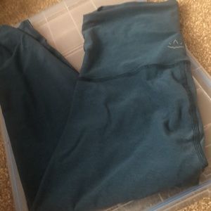 ⌛️Beyond Yoga Women's Spacedye Love the Bump Capri Maternity Leggings, Size XL